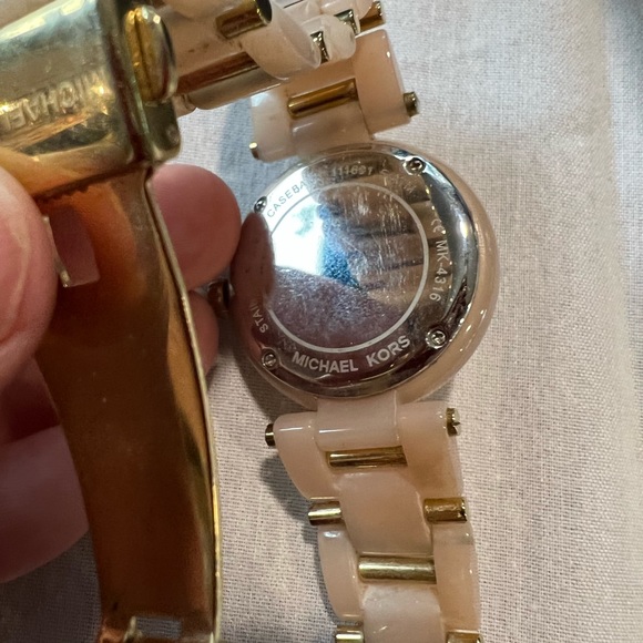 Michael Kors rose gold pale pink watch - Picture 7 of 11